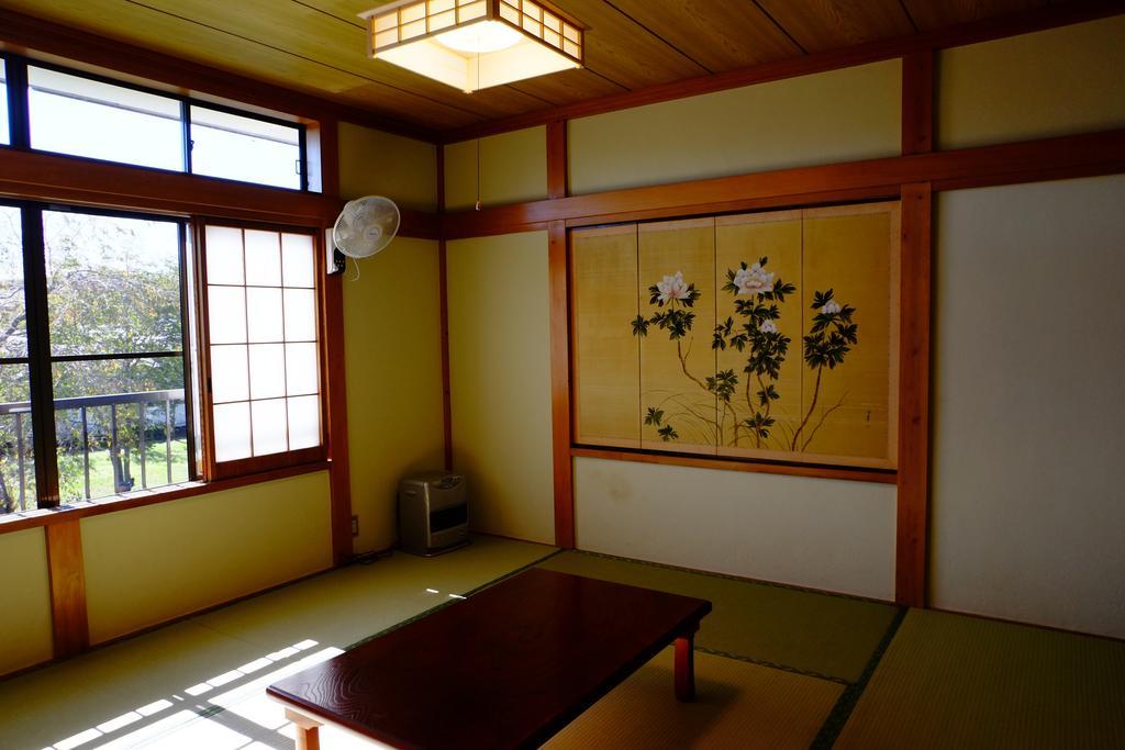 Lake Oshino Room photo